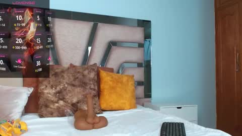 Snapshot of cintia_hills chatting on 02-09-25, 04:25 Cintia Hills online show from 02-09-25, 04:25