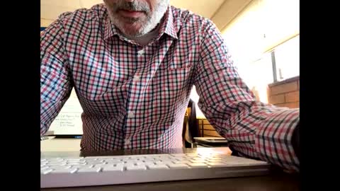 Snapshot of cj3d2 chatting on 11-13-25, 09:36 Cjd32 online show from 11-13-25, 09:36