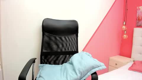 Snapshot of claire_aristizabal chatting on 01-25-25, 04:02 claire aristizabal online show from 01-25-25, 04:02