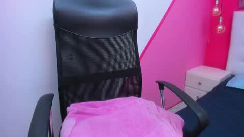 Snapshot of claire_aristizabal chatting on 02-02-25, 04:15 claire aristizabal online show from 02-02-25, 04:15