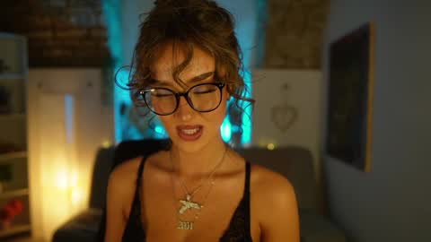 Clara smile online show from 02-11-25, 11:12