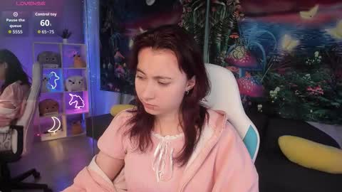 Snapshot of clarabenson chatting on 10-25-25, 06:46 clarabenson online show from 10-25-25, 06:46