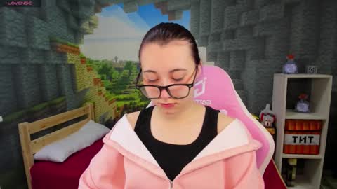 Snapshot of clarabenson chatting on 12-03-25, 08:29 clarabenson online show from 12-03-25, 08:29