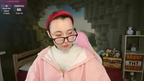 Snapshot of clarabenson chatting on 01-05-26, 06:33 clarabenson online show from 01-05-26, 06:33