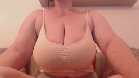 Snapshot of claralollipop chatting on 05-11-26, 09:45 Clara online show from 05-11-26, 09:45