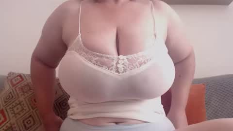 Snapshot of claralollipop chatting on 07-17-26, 02:56 Clara online show from 07-17-26, 02:56