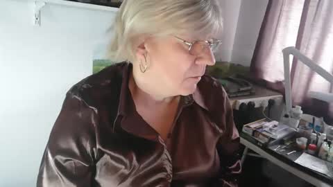 Snapshot of clarem chatting on 10-29-25, 09:33 clare nylons online show from 10-29-25, 09:33