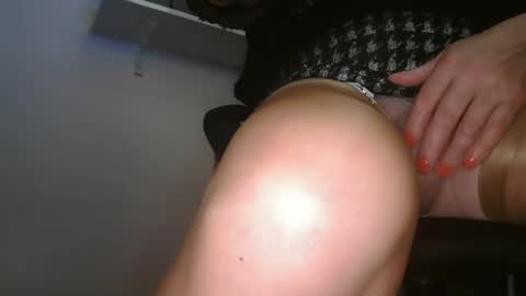 Snapshot of clarem chatting on 11-28-25, 02:53 clare nylons online show from 11-28-25, 02:53