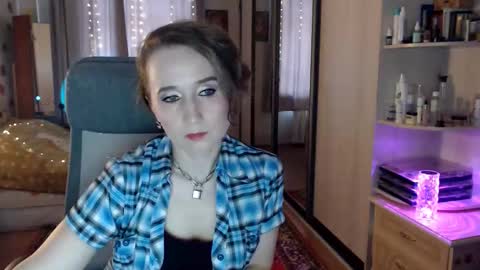 Snapshot of classyinna chatting on 10-21-25, 08:37 classyinna online show from 10-21-25, 08:37