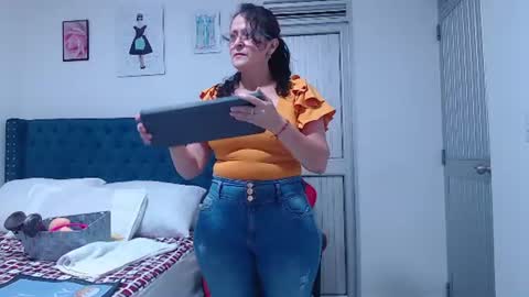 Snapshot of clayr_rosse chatting on 06-30-26, 02:01 Clayr online show from 06-30-26, 02:01