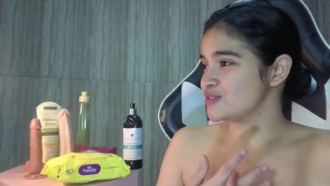 Snapshot of clementine_t chatting on 11-28-25, 01:03 Clementine online show from 11-28-25, 01:03