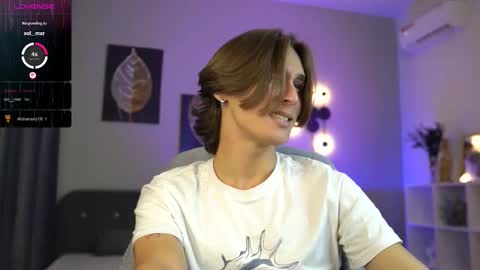 Snapshot of cleo_stringer_ chatting on 10-02-25, 08:32 Cleo online show from 10-02-25, 08:32