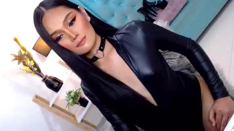 Snapshot of cleofex chatting on 10-27-25, 11:52 Cleo online show from 10-27-25, 11:52