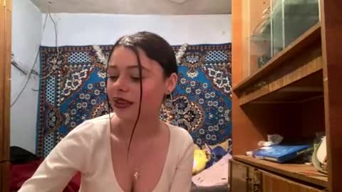 Mia online show from 04-24-26, 11:12