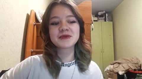 Snapshot of cleopatrastong chatting on 12-18-25, 06:03 Dina online show from 12-18-25, 06:03