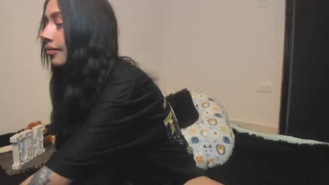 Snapshot of cleosexxx chatting on 09-09-25, 06:13 cleo y maikol online show from 09-09-25, 06:13