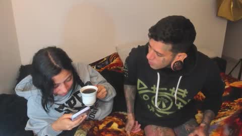 Snapshot of cleosexxx chatting on 10-17-25, 08:28 cleo y maikol online show from 10-17-25, 08:28