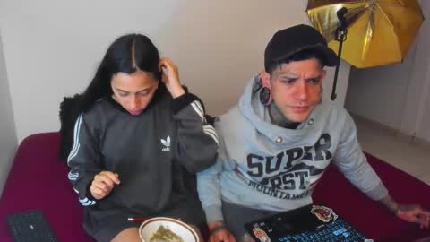 Snapshot of cleosexxx chatting on 10-27-25, 08:51 cleo y maikol online show from 10-27-25, 08:51