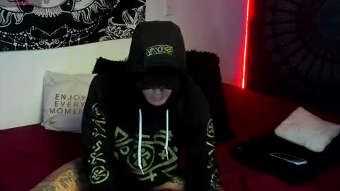 Snapshot of cleosexxx chatting on 11-10-25, 02:10 cleo y maikol online show from 11-10-25, 02:10