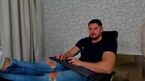 Snapshot of clintmasterss chatting on 10-11-25, 04:12 ClintMasterss online show from 10-11-25, 04:12