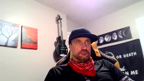 Snapshot of clintwood12 chatting on 12-31-24, 03:45 chad online show from 12-31-24, 03:45