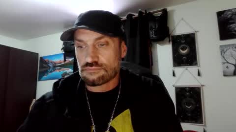 Snapshot of clintwood12 chatting on 11-12-25, 07:35 chad online show from 11-12-25, 07:35