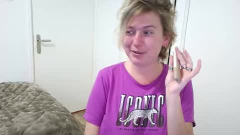 Syl  online show from 12-17-25, 08:09