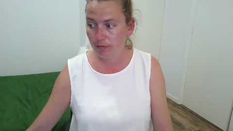 Snapshot of clittytastic chatting on 06-18-26, 01:15 Syl online show from 06-18-26, 01:15