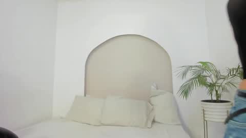 Snapshot of cloe_amazingg chatting on 12-19-25, 03:08 Cloe online show from 12-19-25, 03:08