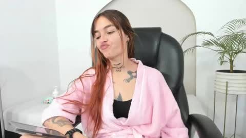 Snapshot of cloe_amazingg chatting on 01-05-26, 05:27 Cloe online show from 01-05-26, 05:27