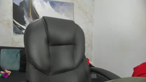 Snapshot of cloe_amazingg chatting on 06-25-26, 01:59 Cloe online show from 06-25-26, 01:59