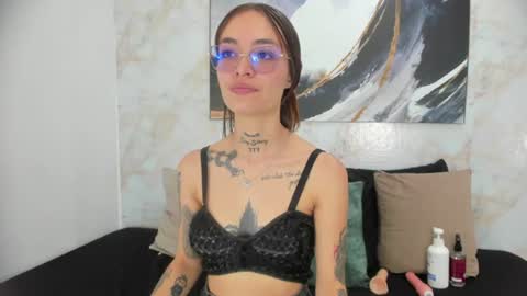 Snapshot of cloe_amazingg chatting on 07-18-26, 05:17 Cloe online show from 07-18-26, 05:17