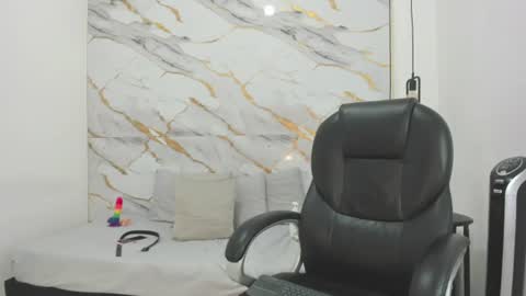 Snapshot of cloe_amazingg chatting on 07-25-26, 06:22 Cloe online show from 07-25-26, 06:22