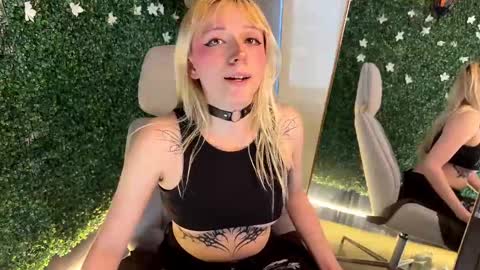  CLOE  online show from 09-17-25, 06:42