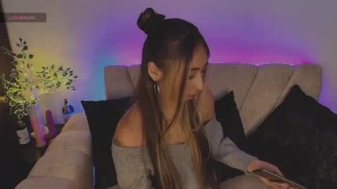 cloe_martinezz_ online show from 06-10-26, 04:56
