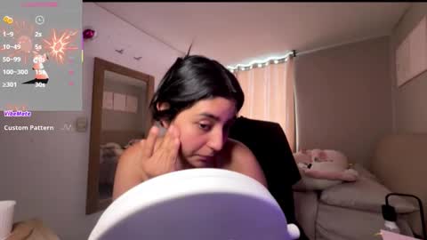 Snapshot of cloe_small08 chatting on 10-19-25, 03:34 cloe small online show from 10-19-25, 03:34