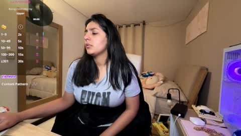 Snapshot of cloe_small08 chatting on 11-26-25, 12:44 cloe small online show from 11-26-25, 12:44