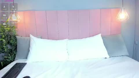 Snapshot of cloeblackx chatting on 09-17-25, 04:25 C L O E online show from 09-17-25, 04:25