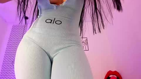 cloe online show from 10-31-25, 01:45