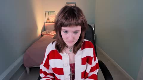 Snapshot of clover_red chatting on 12-02-24, 02:19 Clover follow me online show from 12-02-24, 02:19