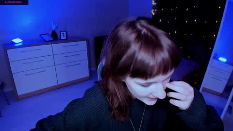 Snapshot of clover_red chatting on 12-14-24, 02:42 Clover follow me online show from 12-14-24, 02:42