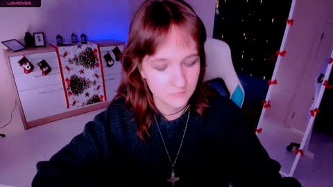 Snapshot of clover_red chatting on 01-19-25, 09:13 Clover follow me online show from 01-19-25, 09:13