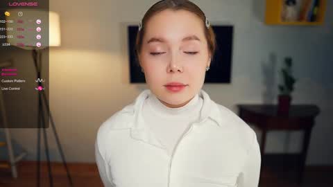 Hi everybody Im Lily Today is my first day here Lets get acquainted online show from 12-17-24, 08:21