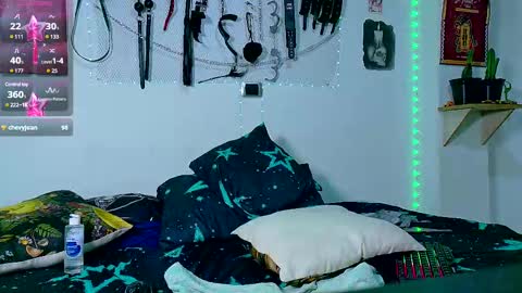 Snapshot of clydexxxbunny chatting on 03-05-25, 07:49 Clyde and Bunny online show from 03-05-25, 07:49