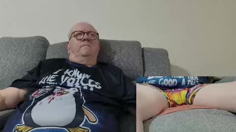 Snapshot of cockneymack51 chatting on 10-13-25, 09:31 Charlie. online show from 10-13-25, 09:31