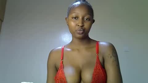 Snapshot of coco_babyy chatting on 11-26-25, 04:30 bella online show from 11-26-25, 04:30