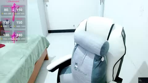 Snapshot of coco_coo chatting on 12-30-24, 06:31 coco online show from 12-30-24, 06:31