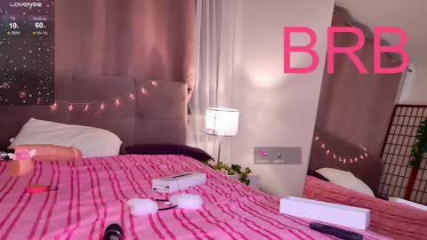 Snapshot of coconut_mia chatting on 03-02-25, 03:24 Mia online show from 03-02-25, 03:24