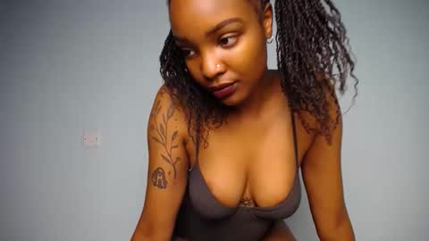 Snapshot of cocos_camera chatting on 10-20-25, 11:32 Coco online show from 10-20-25, 11:32