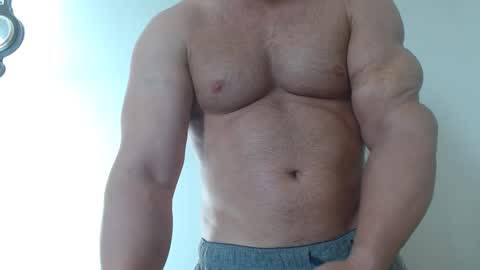 Snapshot of colbymoney chatting on 09-29-25, 12:32 Colby big dick money online show from 09-29-25, 12:32